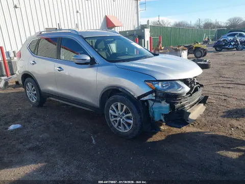 KNMAT2MV3JP574775 — 2018 Nissan Rogue SV, Передняя часть (Front End), фото до ремонта