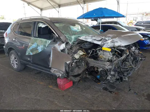 KNMAT2MT7KP522310 — 2019 Nissan Rogue SV, Передняя часть (Front & Rear), фото до ремонта
