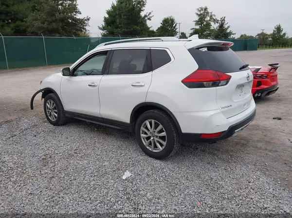 JN8AT2MV0HW028018 — 2017 Nissan Rogue, фото 3 с аукциона IAAI, Передняя часть