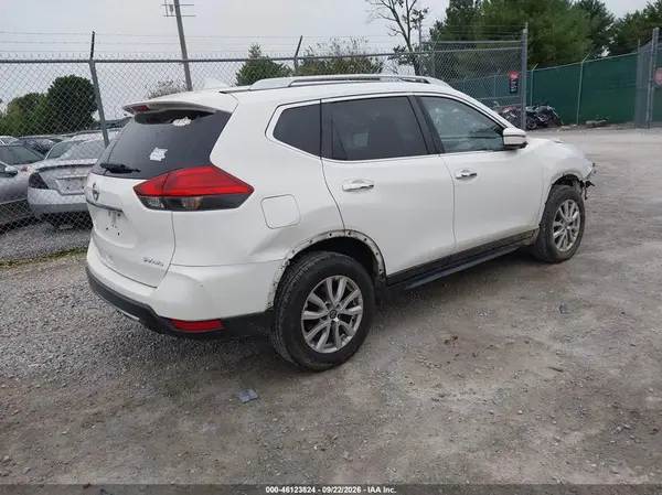 JN8AT2MV0HW028018 — 2017 Nissan Rogue, фото 4 с аукциона IAAI, Передняя часть