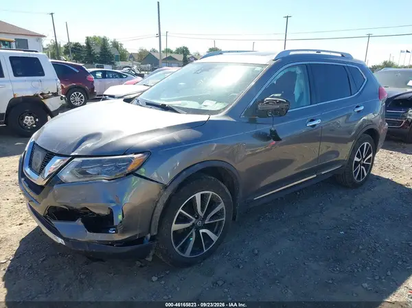 JN8AT2MV1HW025001 — 2017 Nissan Rogue, фото 2 с аукциона IAAI, Передняя часть слева