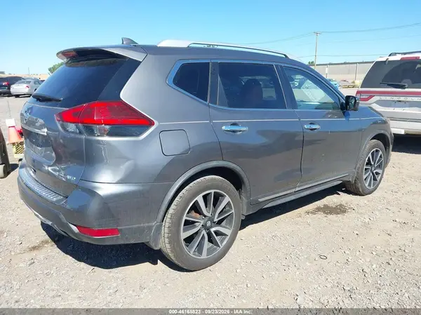 JN8AT2MV1HW025001 — 2017 Nissan Rogue, фото 4 с аукциона IAAI, Передняя часть слева