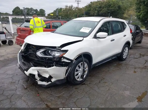 JN8AT2MV8HW015646 — 2017 Nissan Rogue, фото 2 с аукциона IAAI, Передняя часть