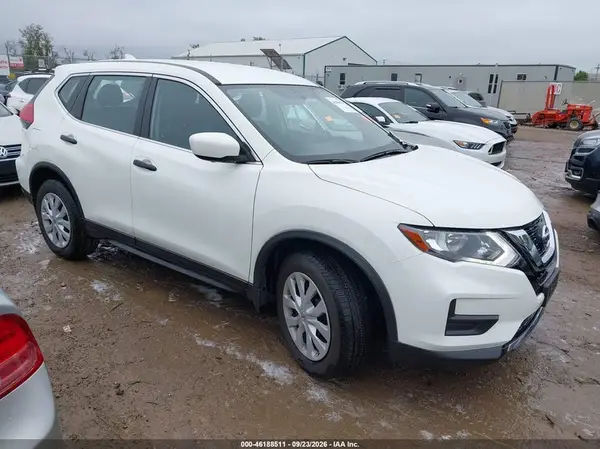 JN8AT2MVXHW020623 — 2017 Nissan Rogue, Передняя часть слева (Left Front), фото до ремонта