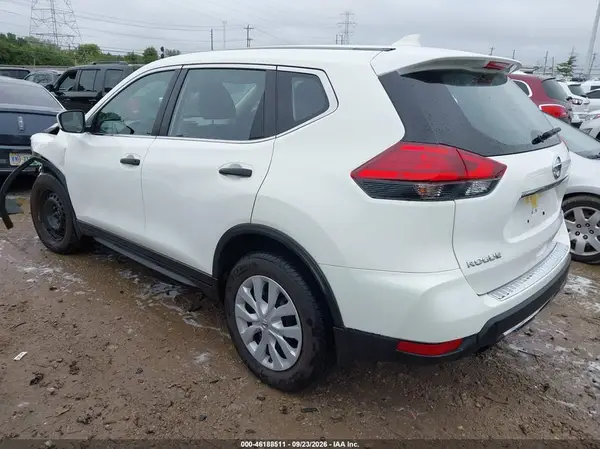 JN8AT2MVXHW020623 — 2017 Nissan Rogue, фото 3 с аукциона IAAI, Передняя часть слева