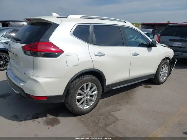 JN8AT2MT2HW131312 — 2017 Nissan Rogue, фото 4 с аукциона IAAI, Передняя часть