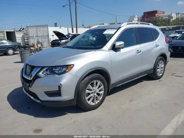 JN8AT2MT1HW408550 — 2017 Nissan Rogue, фото 2 с аукциона IAAI, Левый бок