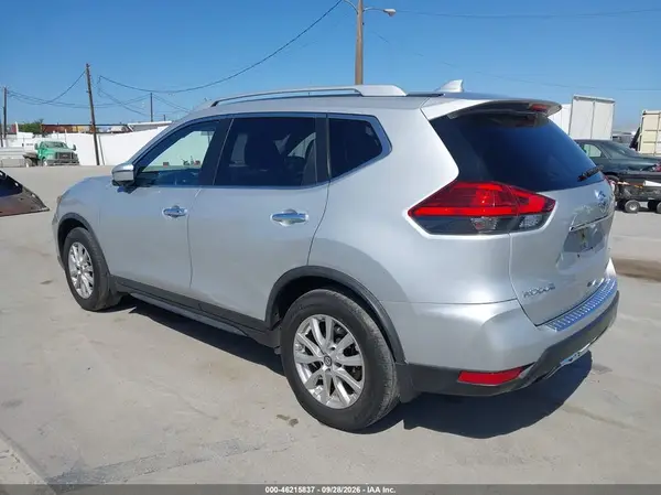 JN8AT2MT1HW408550 — 2017 Nissan Rogue, фото 3 с аукциона IAAI, Левый бок