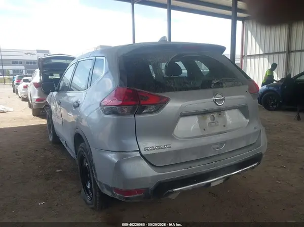 KNMAT2MV0HP517900 — 2017 Nissan Rogue, фото 3 с аукциона IAAI, Передняя часть