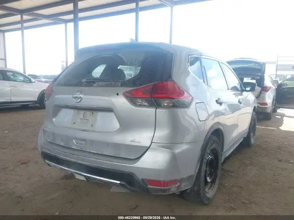 KNMAT2MV0HP517900 — 2017 Nissan Rogue, фото 4 с аукциона IAAI, Передняя часть