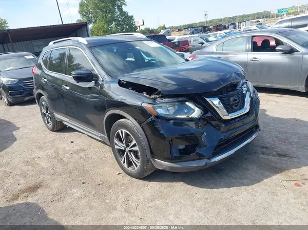 JN8AT2MT8HW137972 — 2017 Nissan Rogue, Передняя часть (Front End), фото до ремонта
