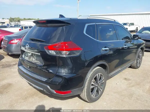 JN8AT2MT8HW137972 — 2017 Nissan Rogue, фото 4 с аукциона IAAI, Передняя часть