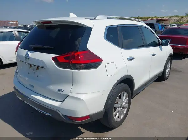 KNMAT2MTXHP548084 — 2017 Nissan Rogue, фото 4 с аукциона IAAI, Естественный износ