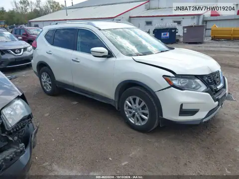 JN8AT2MV7HW019204 — 2017 Nissan Rogue, Передняя часть, фото до ремонта