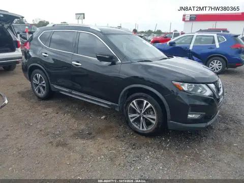 JN8AT2MT7HW380365 — 2017 Nissan Rogue, Сзади слева, фото до ремонта
