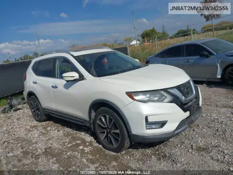 JN8AT2MV1JW342556 — 2018 Nissan Rogue, Передняя часть, фото до ремонта