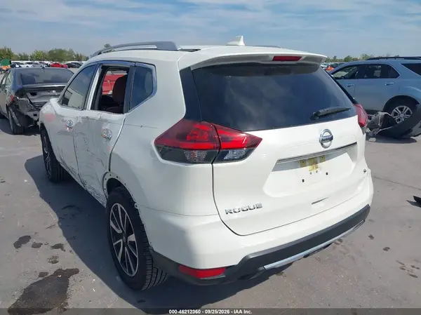 JN8AT2MT2JW469525 — 2018 Nissan Rogue, фото 3 с аукциона IAAI, Левый бок
