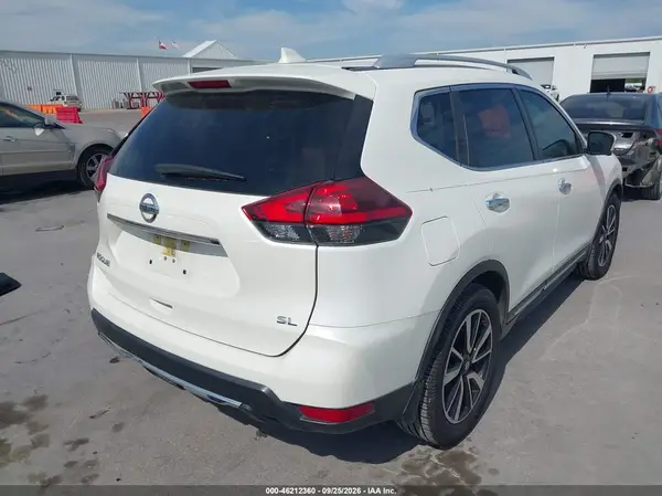 JN8AT2MT2JW469525 — 2018 Nissan Rogue, фото 4 с аукциона IAAI, Левый бок