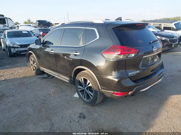 JN8AT2MT5JW464495 — 2018 Nissan Rogue, фото 3 с аукциона IAAI, Передняя часть