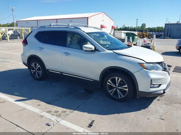 5N1AT2MVXJC848220 — 2018 Nissan Rogue, Передняя часть (Front End), фото до ремонта