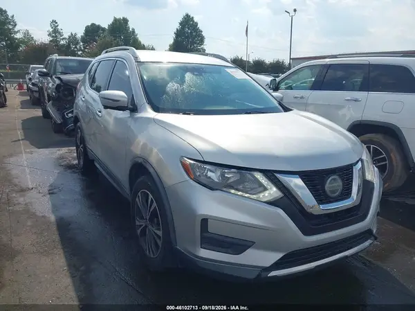 JN8AT2MT0KW504306 — 2019 Nissan Rogue, Передняя часть слева (Left Front), фото до ремонта