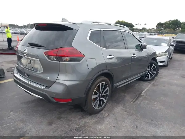 5N1AT2MT7LC813930 — 2020 Nissan Rogue, фото 4 с аукциона IAAI, Передняя часть слева