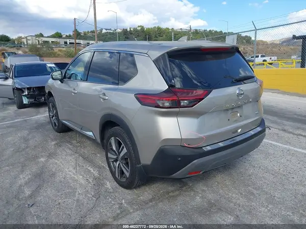 JN8AT3CAXMW020586 — 2021 Nissan Rogue, фото 3 с аукциона IAAI, Передняя часть справа