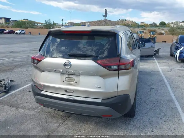 JN8AT3CAXMW020586 — 2021 Nissan Rogue, фото 4 с аукциона IAAI, Передняя часть справа