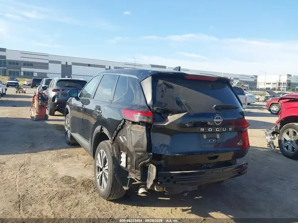 5N1BT3BA1NC707102 — 2022 Nissan Rogue, фото 3 с аукциона IAAI, Задняя часть