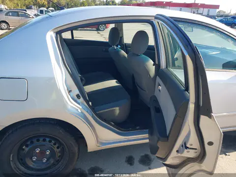 2011 Nissan Sentra 2.0S VIN 3N1AB6AP7BL702581 фото 9