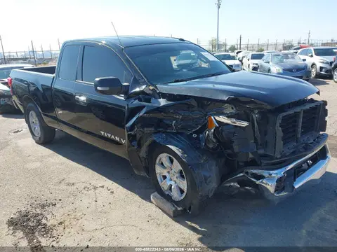 1N6AA1C6XJN500126 — 2018 Nissan Titan SV, Передняя часть справа (Right Front), фото до ремонта