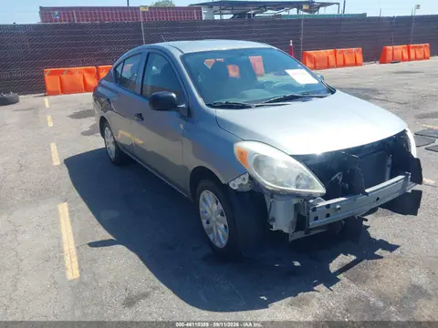3N1CN7AP8EL807043 — 2014 Nissan Versa 1.6 S, Передняя часть (Front End), фото до ремонта
