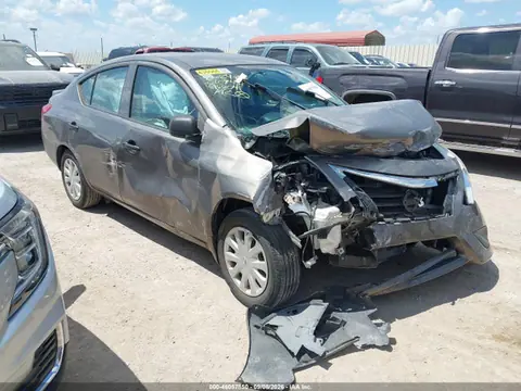 3N1CN7AP0FL958041 — 2015 Nissan Versa 1.6 S, Передняя часть (Front End), фото до ремонта