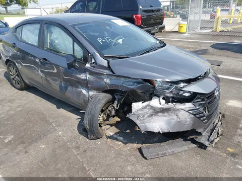 3N1CN8DV5RL925752 — 2024 Nissan Versa 1.6 S, Передняя часть (Front End), фото до ремонта