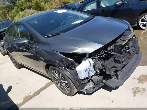 3N1CN8EV7SL867454 — 2025 Nissan Versa 1.6 SV, Передняя часть (Front End), фото до ремонта