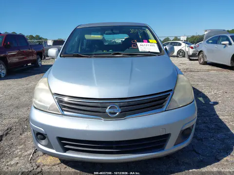 3N1BC1CP8AL353396 — 2010 Nissan Versa, Правая сторона, фото до ремонта