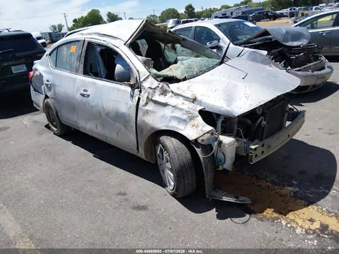 3N1CN7AP1GL881634 — 2016 Nissan Versa, Опрокидывание (Rollover), фото до ремонта