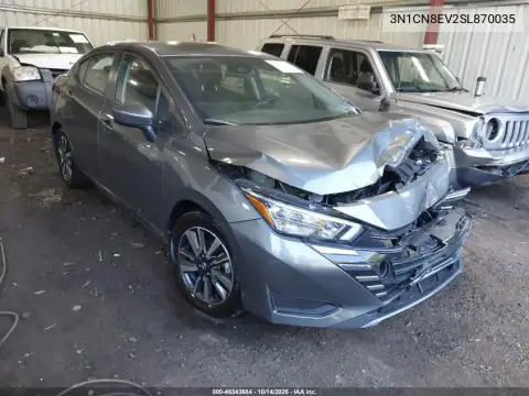 3N1CN8EV2SL870035 — 2025 Nissan Versa, Передняя часть, фото до ремонта
