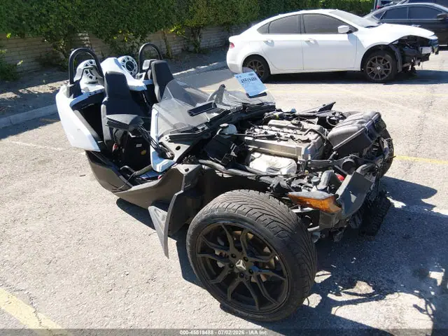 57XAASHD1P8160881 — 2023 Polaris Slingshot S, Передняя часть (Front End), фото до ремонта