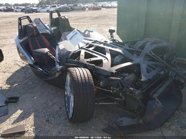 57XAAPFA9G7115392 — 2016 Polaris Slingshot SL, Передняя часть (Front End), фото до ремонта