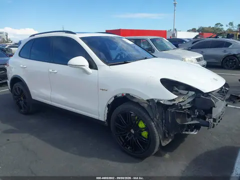 WP1AE2A20GLA59073 — 2016 Porsche Cayenne E-Hybrid S, Передняя часть (Front End), фото до ремонта