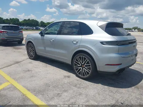 2025 Porsche Cayenne VIN WP1AA2AY8SDA02266 фото 3
