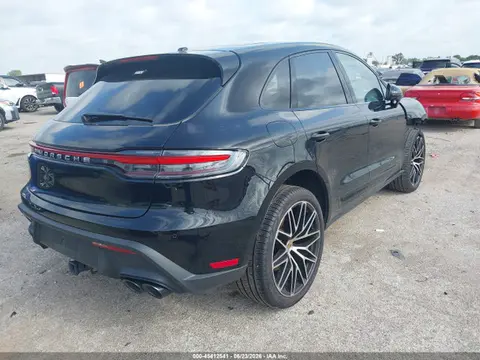 2024 Porsche Macan T VIN WP1AA2A55RLB18899 фото 4
