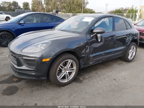 2024 Porsche Macan T VIN WP1AA2A58RLB17553 фото 2