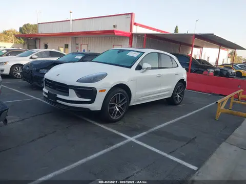 2024 Porsche Macan T VIN WP1AA2A58RLB02311 фото 2