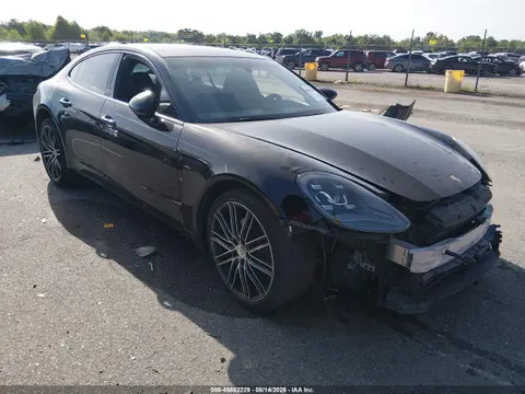 WP0AA2A77HL101071 — 2017 Porsche Panamera 4, Передняя часть (Front End), фото до ремонта