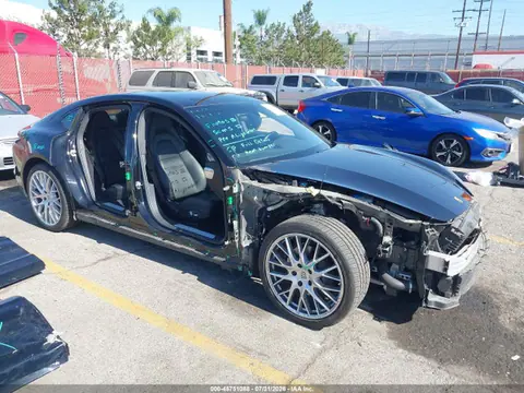 WP0AA2A75JL119588 — 2018 Porsche Panamera 4, Передняя часть (Front End), фото до ремонта