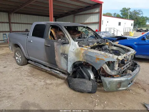 1C6RR7NM4KS720448 — 2019 RAM 1500 Classic Laramie 4X4 5'7 Box, Пожар двигателя (Engine Burn), фото до ремонта
