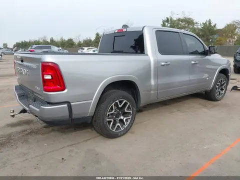 2025 RAM 1500 Laramie 4x4 5'7 Box VIN 1C6SRFJP4SN635930 фото 4