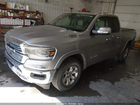 2020 RAM 1500 Laramie 4x4 6'4 Box VIN 1C6SRFDT1LN254448 фото 2